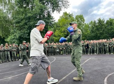 Известные кикбоксеры провели мастер-класс для чувашских курсантов