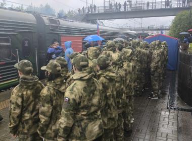 Мурманские курсанты встретили агитационный поезд  «Единство в памяти. Сила в подвиге»