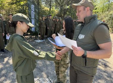 Директор Центра «ВОИН» закрыл финальную смену «Время юных героев» в  Калмыкии