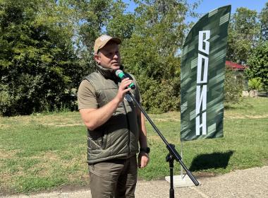 Директор Центра «ВОИН» закрыл финальную смену «Время юных героев» в  Калмыкии