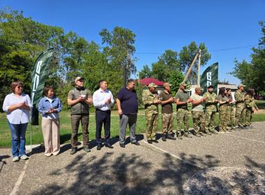 Директор Центра «ВОИН» закрыл финальную смену «Время юных героев» в  Калмыкии