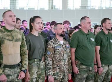 Директор Центра «ВОИН» Дмитрий Шевченко и директор ВДЦ «Смена» Игорь Журавлев открыли «Время юных героев» в Анапе