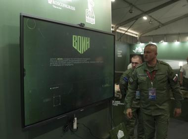 Юрий Трутнев оценил готовность стенда Центра «ВОИН» к ВЭФ-2025