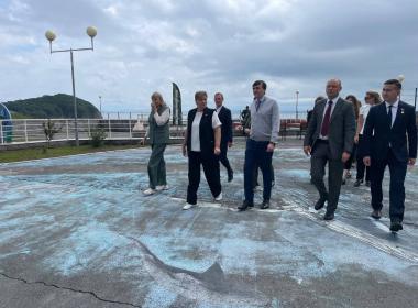 Министр просвещения России и директор Центра «ВОИН» встретились с участниками смены «Время юных героев» в ВДЦ «Океан»