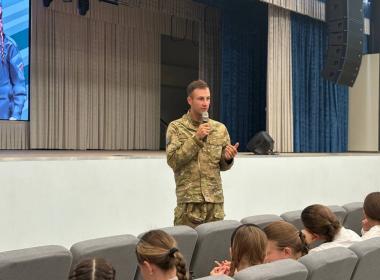 В волгоградской школе для шестиклассников прошла встреча с представителем Центра «ВОИН»