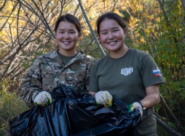 Курсанты Центра «ВОИН» очистили берег реки Уды в Бурятии