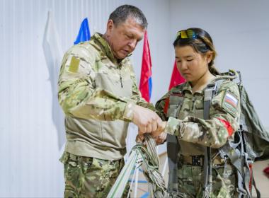 Сестры-курсанты Центра «ВОИН» в Бурятии осуществили мечту – совершили прыжок с парашютом