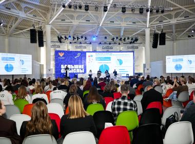 Директор Центра «ВОИН» представил опыт реализации смен «Время юных героев» на всероссийском форуме «Большие смыслы»