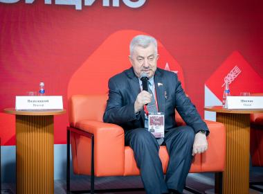 Виктор Водолацкий поделился успешными практиками Центра «ВОИН» с участниками Всероссийского патриотического форума