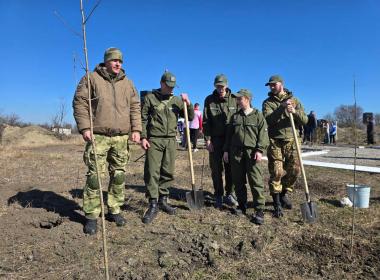 Курсанты Центра «ВОИН» в Херсонской области приняли участие в акции «Сад памяти»