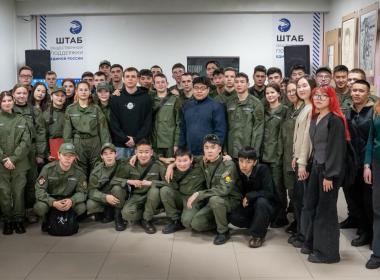 Блогер Цырен Батоцыренов встретился с курсантами Центра «ВОИН»