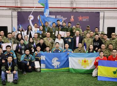 Директор Центра «ВОИН» наградил победителей конкурса «Сила в единстве» в Якутии