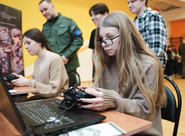 Акция «Один день с ВОИНом» в Мурманской области собрала десятки школьников